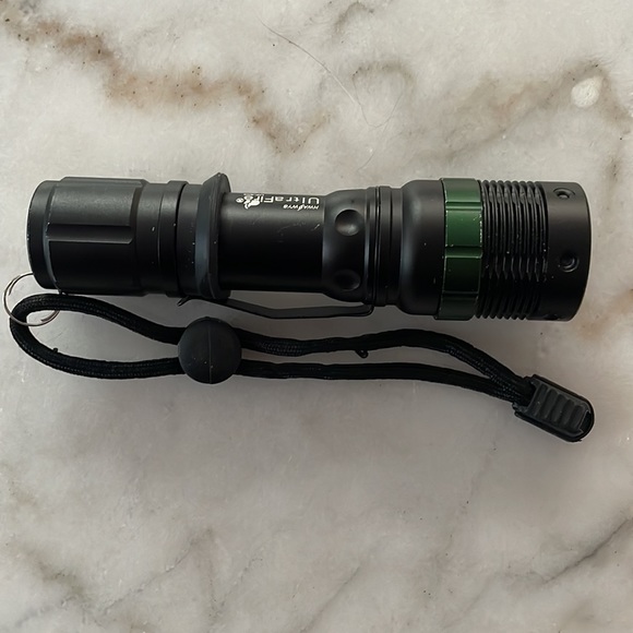 UltraFire 11-Inch Signal Traffic Wand LED Flashlights w/Strobe Mode, 250 Lumens - Picture 4 of 6